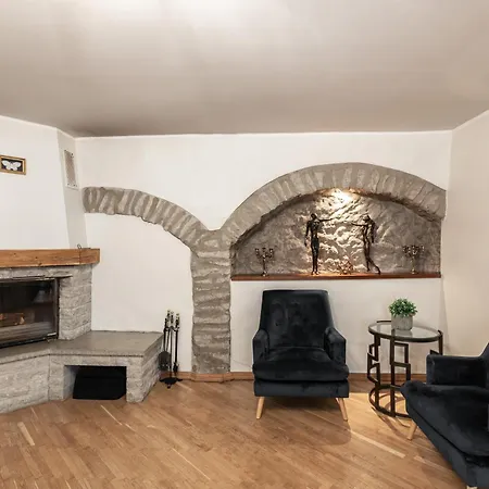 Airhome - Old Dominican Monastery